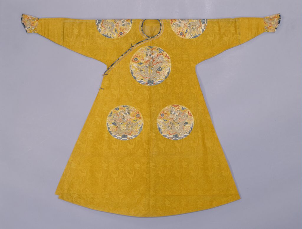 图片[1]-Yellow Eight Group Colored Cloud Golden Dragon Dressed Yarn Single Robe-China Archive